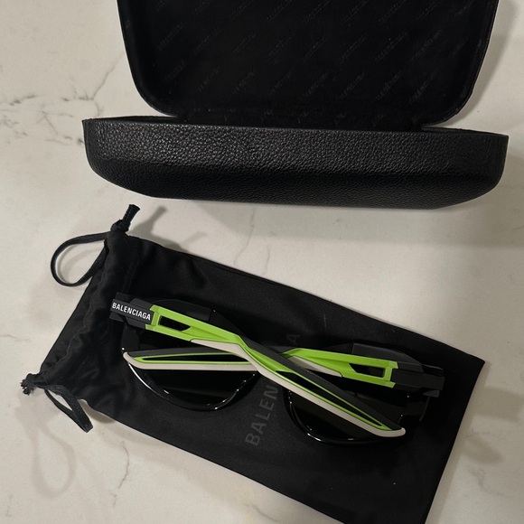 Balenciaga Women’s Green and Black Oval Sunglasses - Picture 5 of 7
